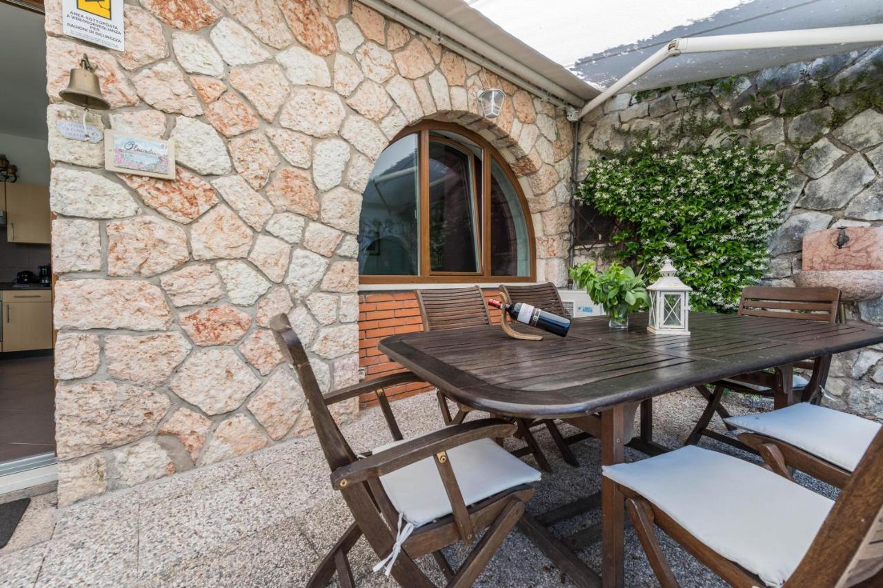 Residence La Mignon Oleandri Torri Del Benaco Eksteriør billede