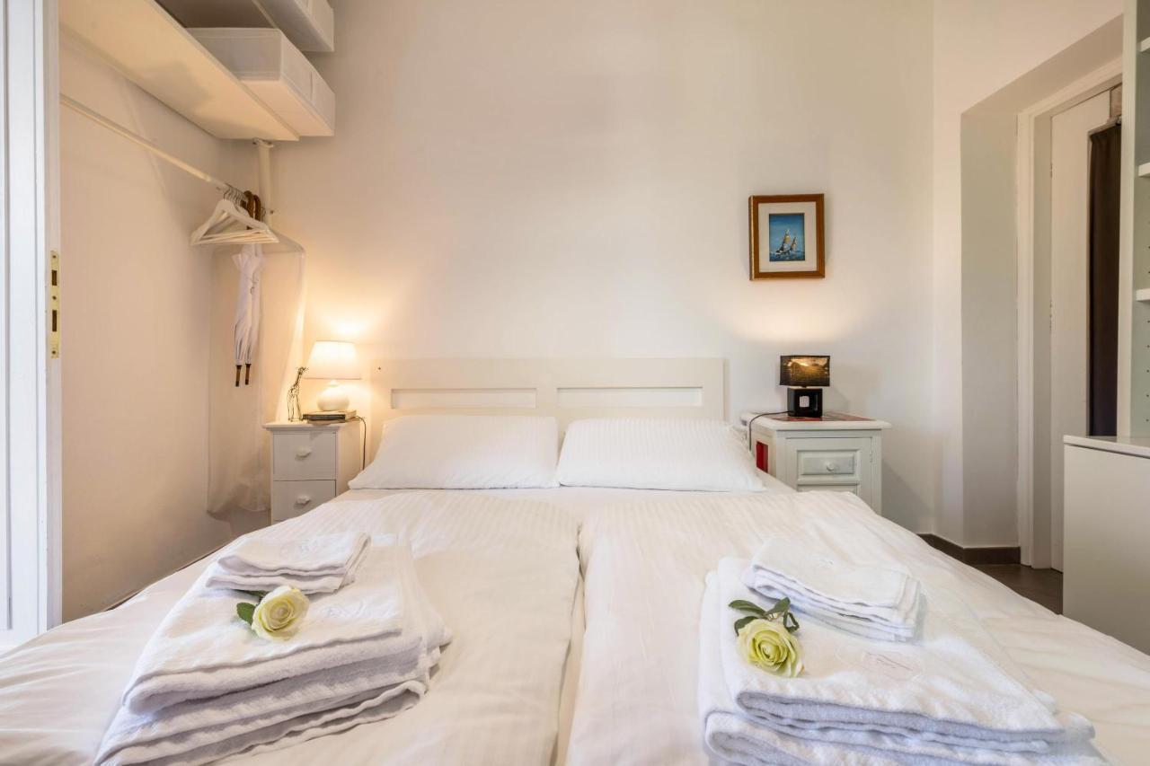 Residence La Mignon Oleandri Torri Del Benaco Eksteriør billede