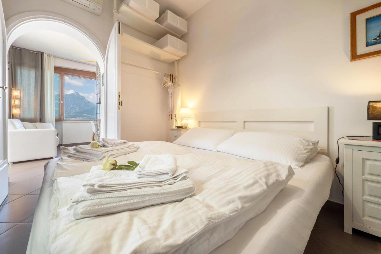 Residence La Mignon Oleandri Torri Del Benaco Eksteriør billede